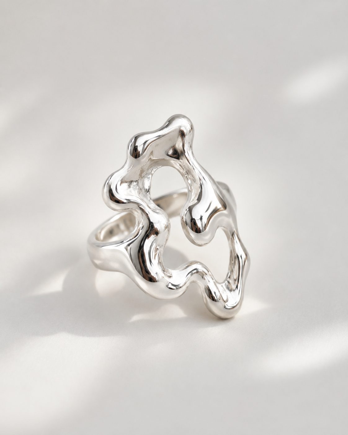 Silberring in Wellenform